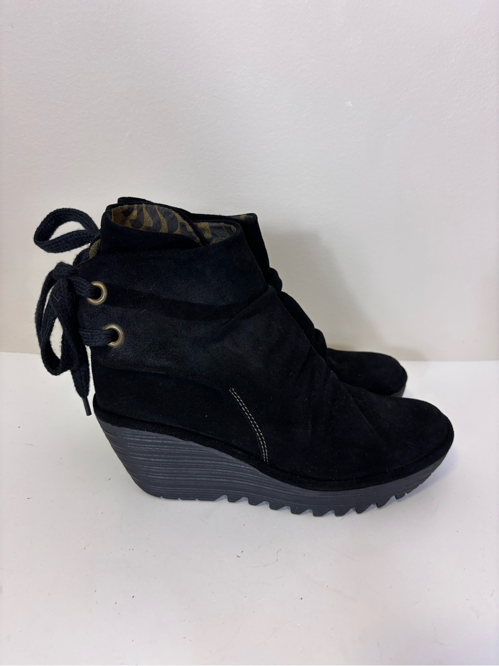 Fly London Black Suede Lace-Back Wedge Ankle Boots Women’s 39 = 8-8.5